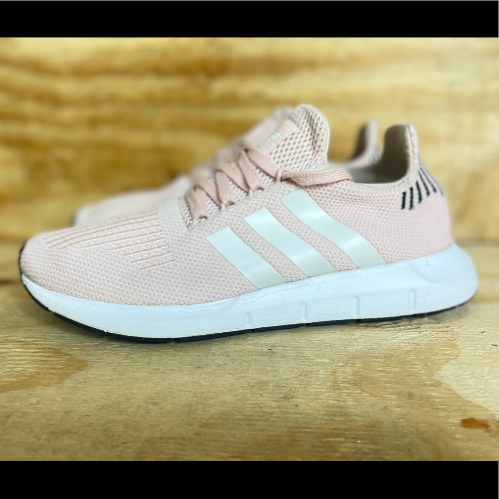 Adidas run swift women’s size 9 pink athletic running shoes